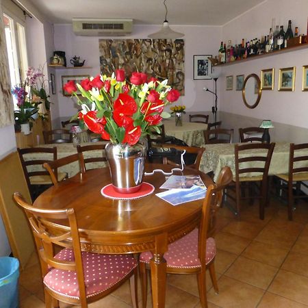 Caffe Del Viaggiatore Valsolda Luaran gambar
